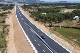 Yêu cầu hoàn thành các trạm dừng nghỉ tạm trên cao tốc trước 27/4