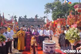Huyện Gia Viễn (Ninh Bình): Tổ chức lễ dâng hương tại Đền Thánh Nguyễn