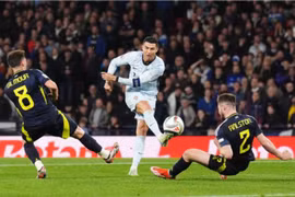 Ronaldo bỏ lỡ cơ hội, đội tuyển Bồ Đào Nha chia điểm với Scotland