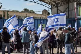 Người biểu tình Israel đốt trụ sở cơ quan của Liên hợp quốc ở Jerusalem