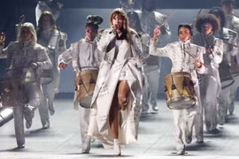 Taylor Swift ra mắt ca khúc mới trong chuyến lưu diễn 'Eras Tour' tại Pháp