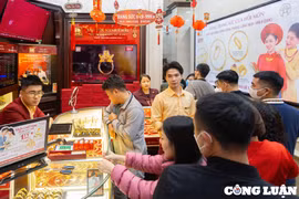 Đón ngày vía Thần Tài, giá vàng nhẫn tròn trơn lập kỷ lục chưa từng có