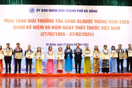 Đà Nẵng tôn vinh 20 y, bác sĩ đoạt giải thưởng Toả sáng Blouse trắng năm 2023