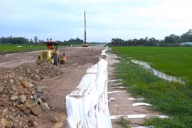 Bộ trưởng Giao thông Vận tải bác tin “lúa chết do dùng cát biển làm cao tốc”