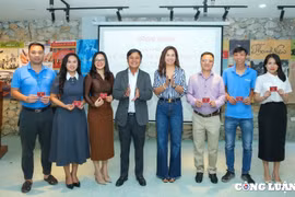 Báo Nhà báo & Công luận tổ chức "Về nguồn và Trao thẻ hội viên" tại Di tích lịch sử Quốc gia Trường dạy làm báo Huỳnh Thúc Kháng
