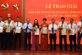 Quảng Bình trao Giải báo chí về xây dựng Đảng tỉnh lần thứ VI