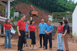 Báo Lao động Thủ đô trao tặng kinh phí hỗ trợ cải tạo một số trường học tại huyện Bảo Yên, tỉnh Lào Cai