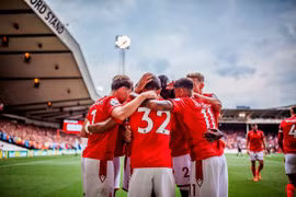 Nottingham Forest khiến Premier League ngỡ ngàng