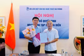 Hải Phòng công bố giấy phép hoạt động và quyết định bổ nhiệm lãnh đạo Tạp chí Cửa Biển