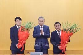 Tổng Bí thư Tô Lâm trao Quyết định phân công đồng chí Trần Cẩm Tú giữ chức Thường trực Ban Bí thư