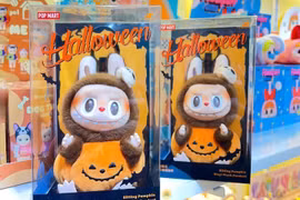 Chạy theo trend, Labubu phiên bản Halloween tiếp tục được giới trẻ săn lùng