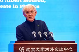 Nhà khoa học Pháp đoạt giải Nobel gia nhập trường đại học hàng đầu Trung Quốc