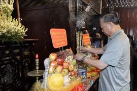 Chủ tịch nước Tô Lâm dâng hương tại Khu lưu niệm Chủ tịch Tôn Đức Thắng