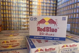 Bắc Ninh: Phát hiện cơ sở sản xuất 50.000 lon bò húc vi phạm, biến thương hiệu 'Redbull' thành 'RedBlue'