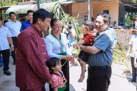 Lan tỏa tinh thần 'ai có công góp công, có của góp của, có ít góp ít, có nhiều góp nhiều' để xóa nhà tạm, nhà dột nát