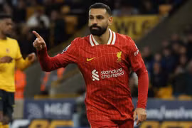 Liverpool chiếm ngôi đầu Ngoại hạng Anh