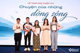 Báo VietNamNet trao giải cuộc thi "Chuyện của những dòng sông"