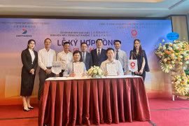 Tập đoàn Đạt Phương ký hợp đồng 45 triệu đô lắp đặt dây chuyền sản xuất kính hoa siêu trắng