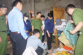 Lào Cai: Bắt giữ người phụ nữ 70 tuổi bán vật liệu nổ trái phép tại chợ phiên