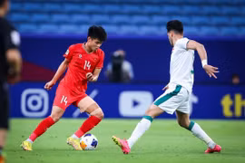 Thua đau Iraq, HLV Hoàng Anh Tuấn có hành động ngỡ ngàng với U23 Việt Nam