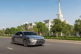 Giá lăn bánh Toyota Camry 2024 cao nhất hơn 1,7 tỷ đồng tại Hà Nội