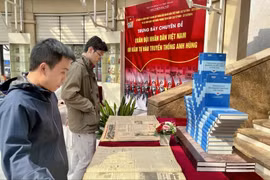 Trưng bày hơn 500 tư liệu tôn vinh Quân đội nhân dân Việt Nam