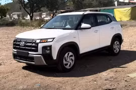 Hyundai Creta 2024 bản tiêu chuẩn tại thị trường Ấn Độ lược bỏ các trang bị tiện nghi