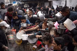 Gaza: Khủng hoảng lương thực, người dân bán tài sản mua bột mì