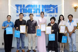 Hoa hậu Thanh Hà trao yêu thương đến em nhỏ vùng cao chịu ảnh hưởng bão lũ