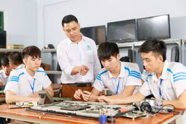 Đề nghị tăng mức hỗ trợ tiền ăn cho hộ nghèo khi học nghề lên hơn 30.000 đồng/người/ngày