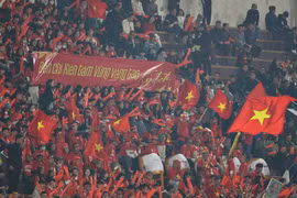 Vé xem tuyển Việt Nam đá bán kết AFF Cup bán hết sạch sau 15 phút