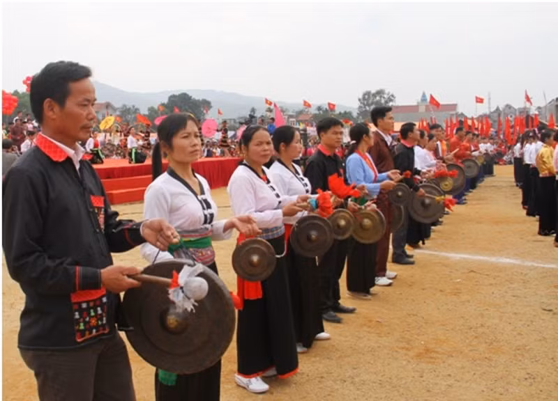 dang huong tuong niem cac vua hung trong ngay hoi van hoa cac dan toc tay bac 2022 hinh 3