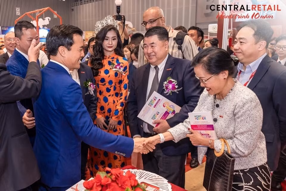 hoa hau nguyen thanh ha duyen dang quang ba cho thuc pham viet hinh 3