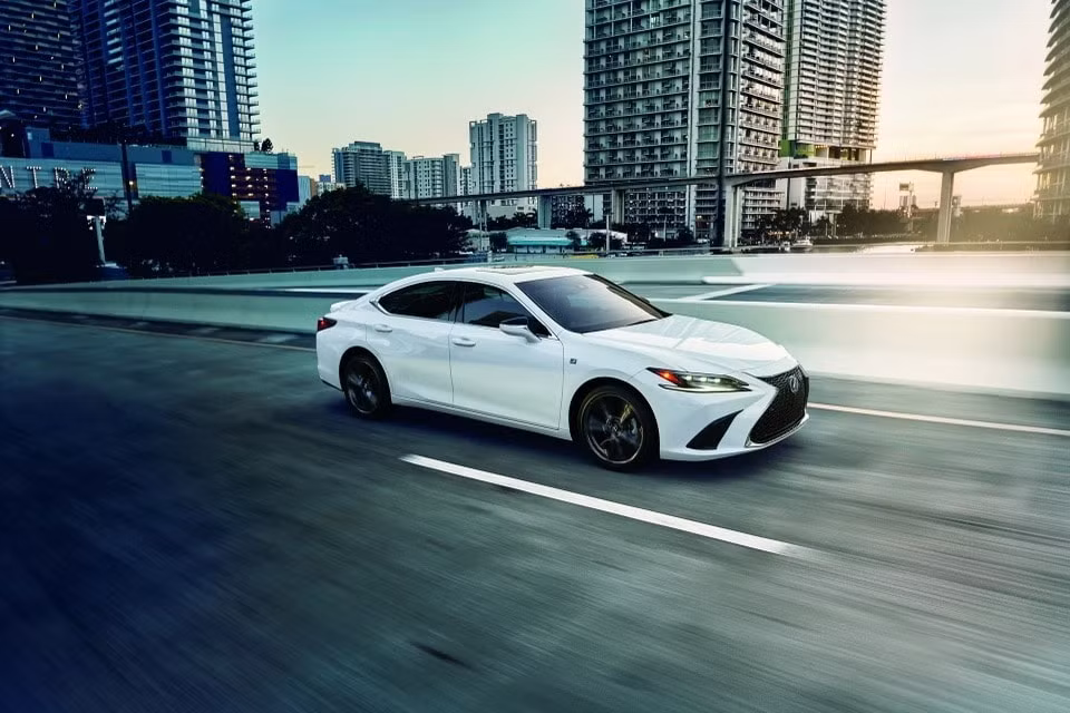 lexus es 2023 ra mat trang bi nhieu tinh nang moi co them phien ban the thao hinh 6