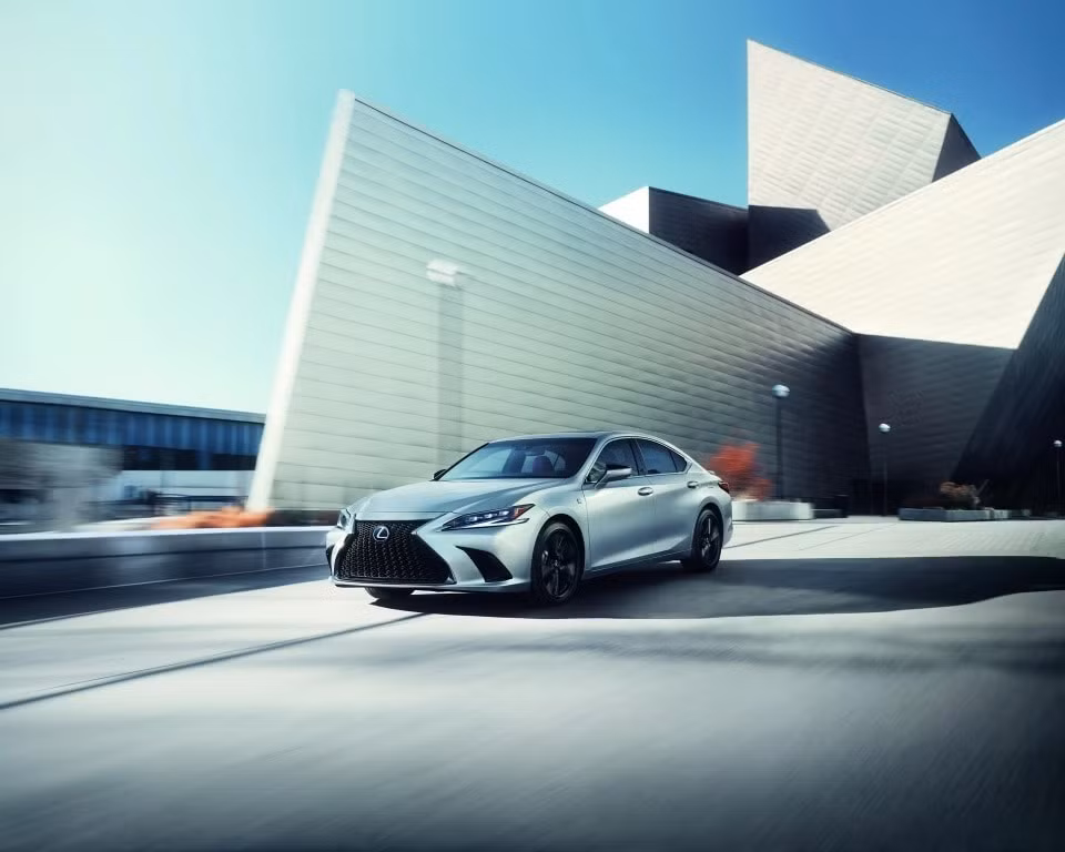 lexus es 2023 ra mat trang bi nhieu tinh nang moi co them phien ban the thao hinh 1