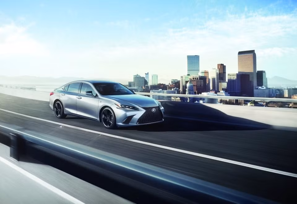 lexus es 2023 ra mat trang bi nhieu tinh nang moi co them phien ban the thao hinh 2
