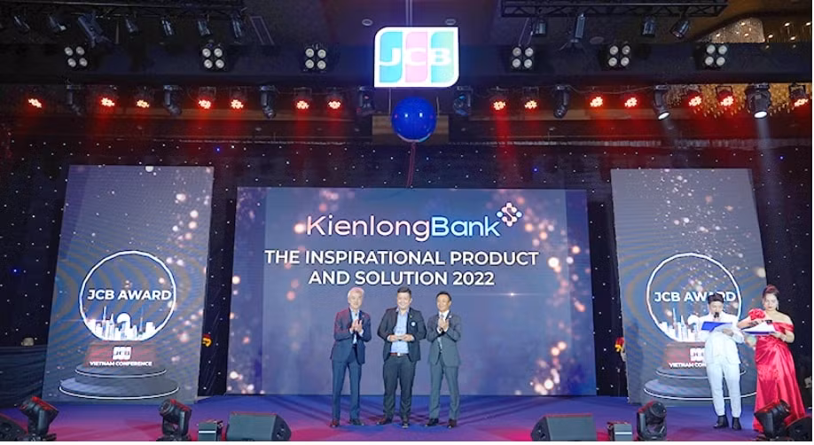kienlongbank nhan giai thuong san pham va giai phap truyen cam hung 2022 hinh 2
