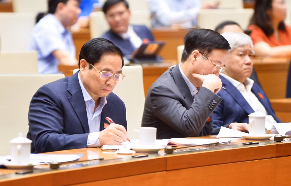 thu tuong rat quyet liet hop ngay hop dem nhung o duoi van co can bo dun day ne tranh hinh 1