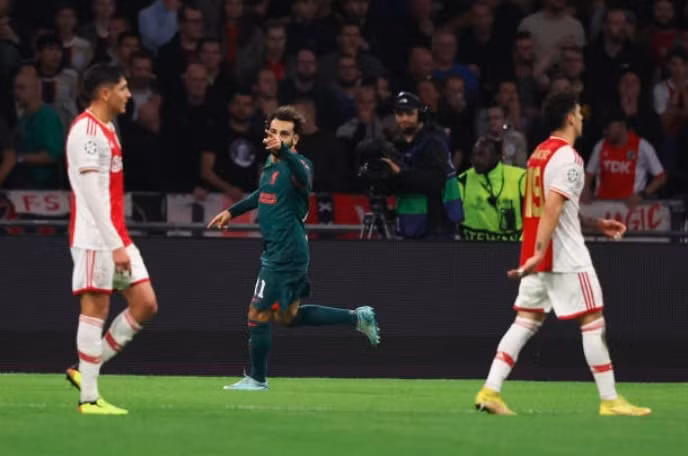 danh bai ajax 3 0 liverpool vuot qua vong bang champions league hinh 2