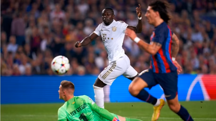 thua bayern 0 3 barca cay dang chia tay champions league mua nay hinh 2