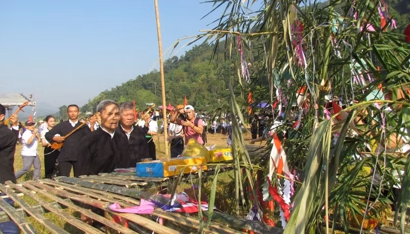 dac sac le hoi kin lau khau mau cua dong bao dan toc thai hinh 1