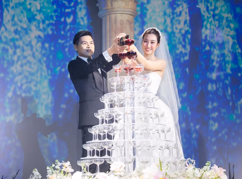 dam cuoi hoanh trang cua hoa hau do my linh va con trai bau hien hinh 7