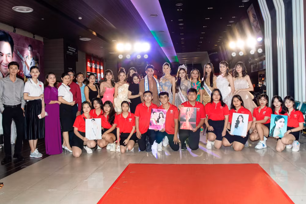 mrs united nations nguyen nhu quynh dong hanh cung nu sinh 17 tuoi tham du miss teen universe 2022 tai my hinh 5