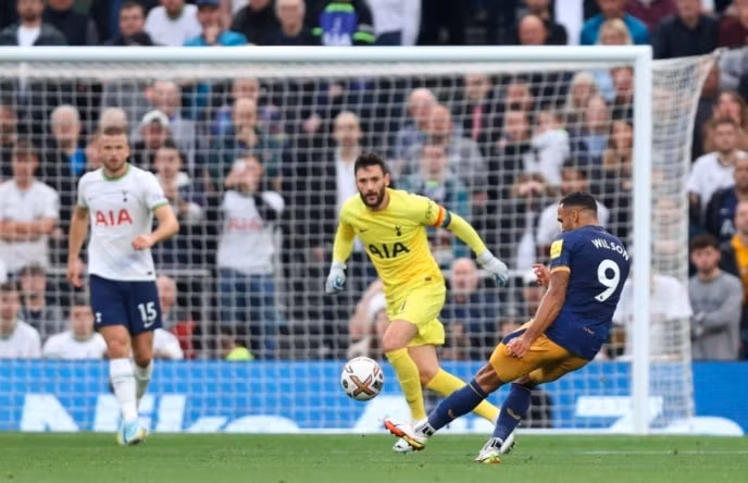 hang thu kem duyen tottenham tu tay dang 3 diem cho newcastle hinh 1