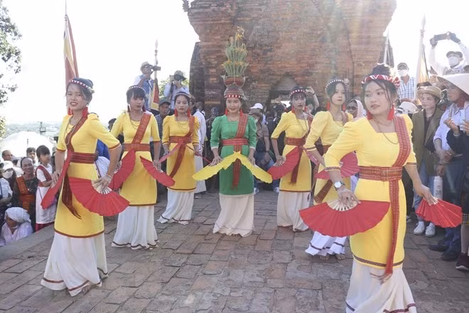 ron rang le hoi kate 2022 cua dong bao cham ninh thuan hinh 2