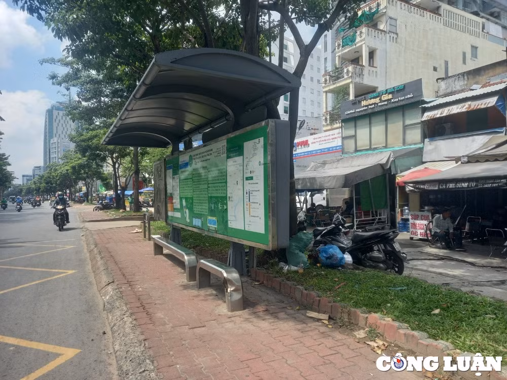 tp hcm tai dien canh tap ket rac tai nha cho xe buyt hinh 5