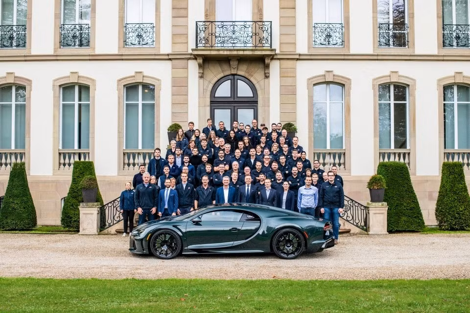 sieu xe bugatti chiron chi con 100 xe cuoi cung hinh 9