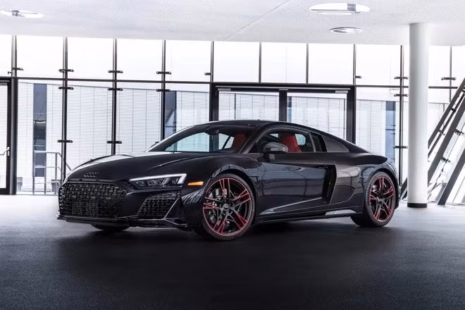 chiec audi r8 tung bi nhan chim duoi bien vi bao duoc dem ra dau gia hinh 8