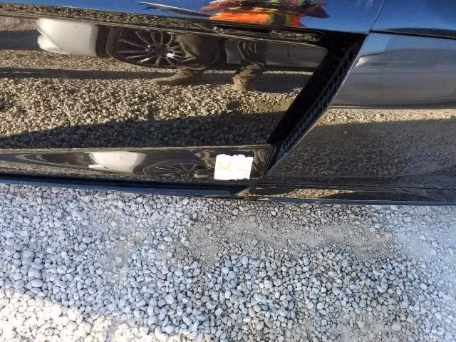 chiec audi r8 tung bi nhan chim duoi bien vi bao duoc dem ra dau gia hinh 6