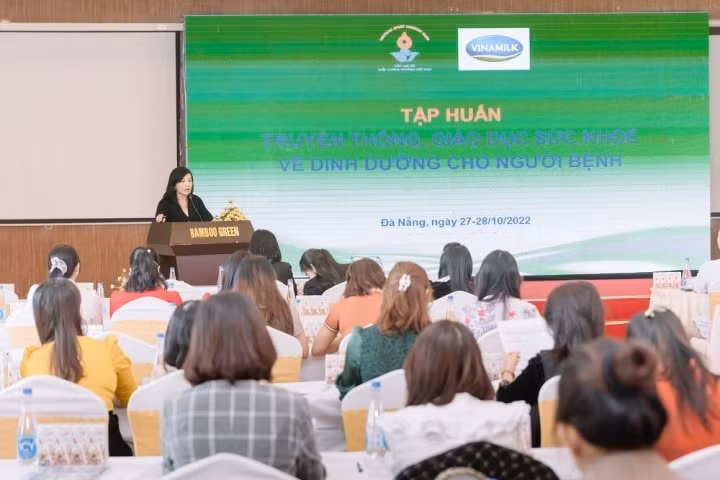 vinamilk tap huan suc khoe dinh duong cho nguoi benh hinh 2
